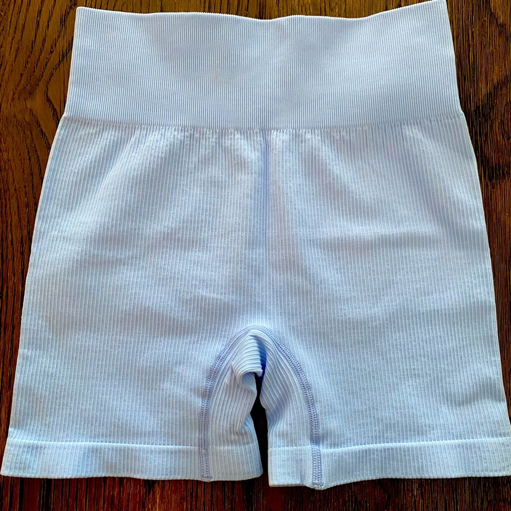OQQ WORKOUT SHORTS NWOT - SIZE M - BABY BLUE